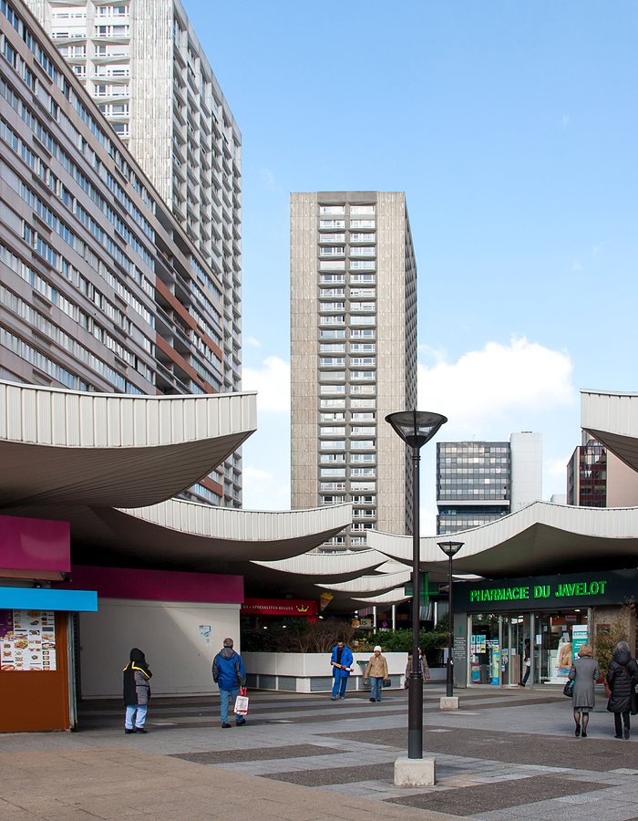 L'esplanade des Olympiades et ses dalles couvertes, à deux pas de la Galerie Oslo, Paris 13e